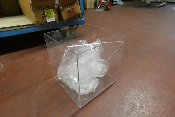 4x Plexiglaswürfel Maße in cm je ca. 40 x 40